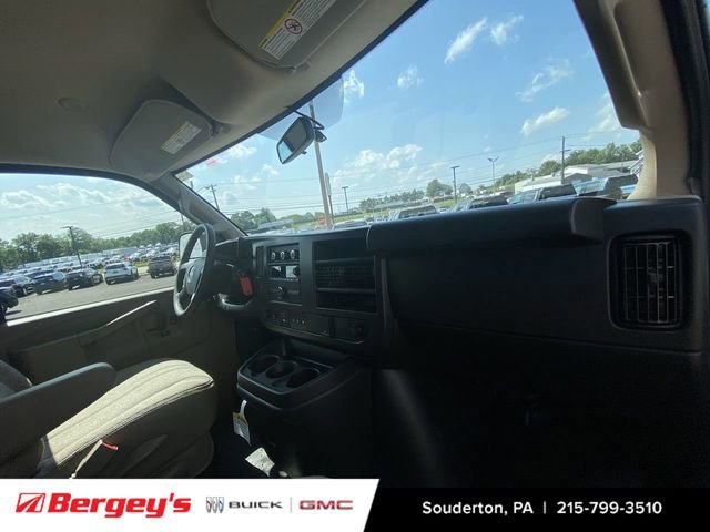 2025 GMC Savana Cargo Work Van - Photo 32