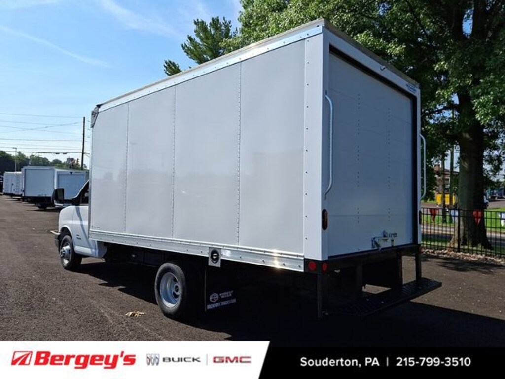 New 2026 GMC Savana Cutaway 4500 2WT Cutaway Van