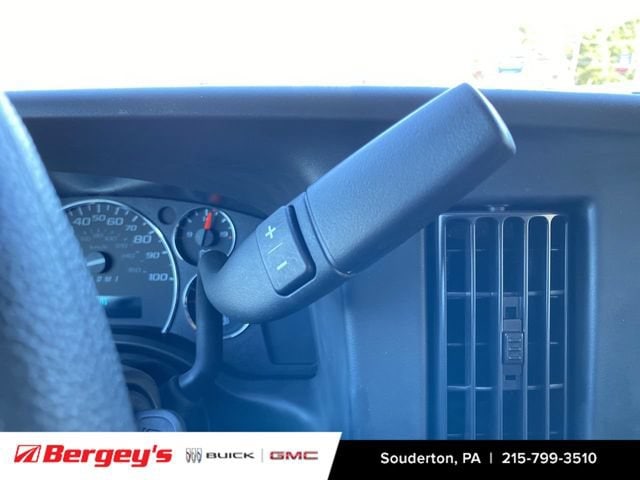 2025 GMC Savana Cargo Work Van - Photo 17