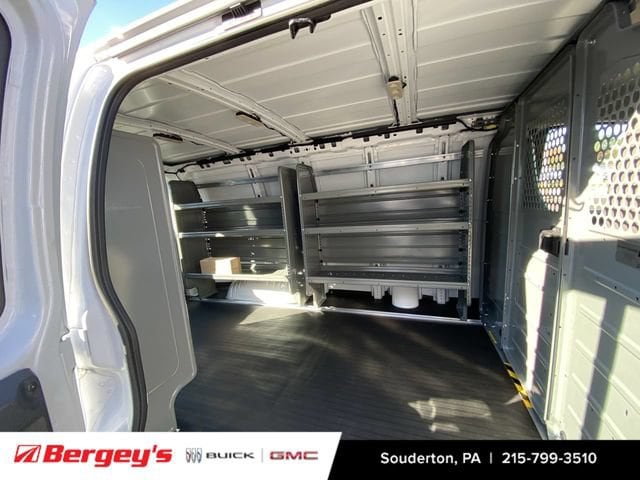 2025 GMC Savana Cargo Work Van - Photo 23