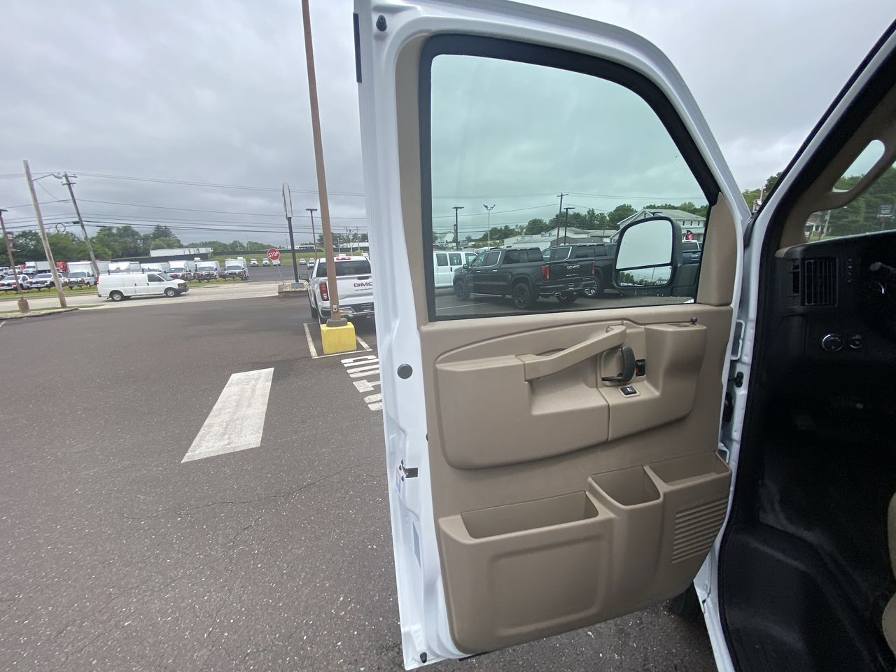 2025 GMC Savana Cargo Work Van - Photo 83