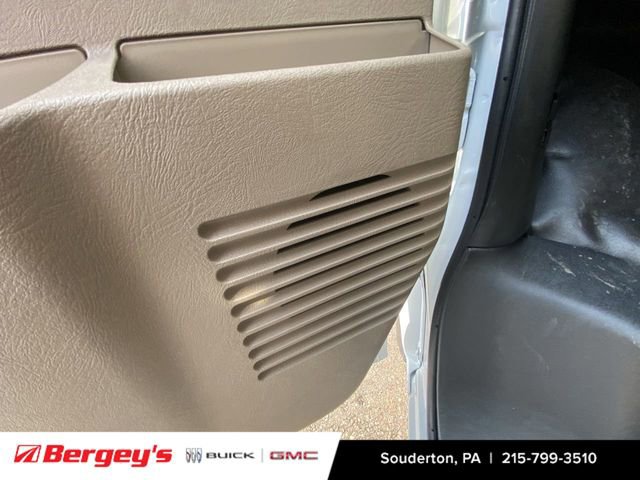 2025 GMC Savana Cargo Work Van - Photo 27