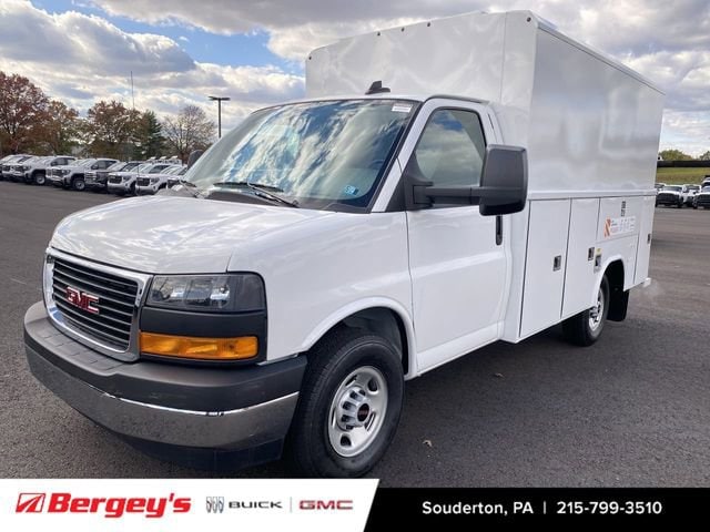 2025 GMC Savana LT's photo