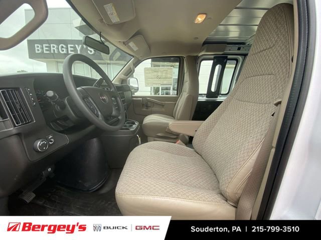 2025 GMC Savana Cargo Work Van - Photo 19