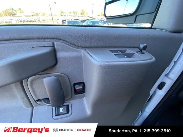 2025 GMC Savana Cargo Work Van - Photo 25
