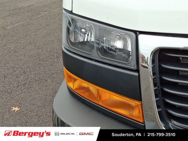 2025 GMC Savana Cargo Work Van - Photo 7