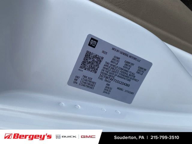 2025 GMC Savana Cargo Work Van - Photo 34