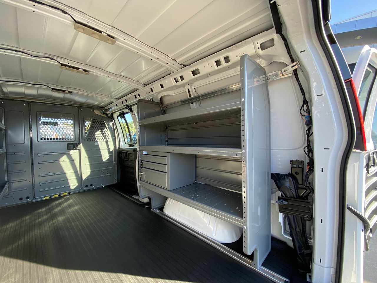 2025 GMC Savana Cargo Work Van - Photo 98