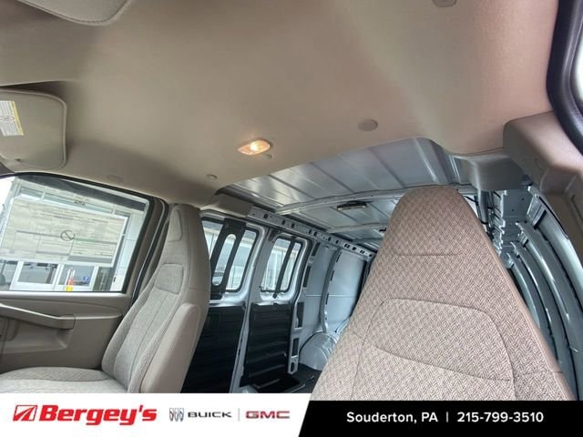 2025 GMC Savana Cargo Work Van - Photo 18