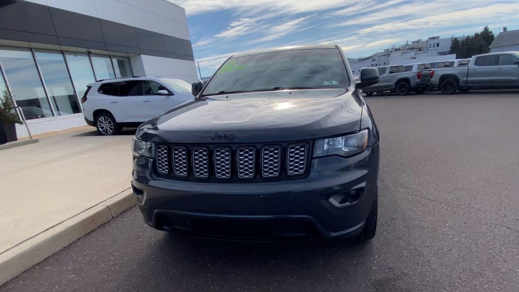 Used 2017 Jeep Grand Cherokee Altitude