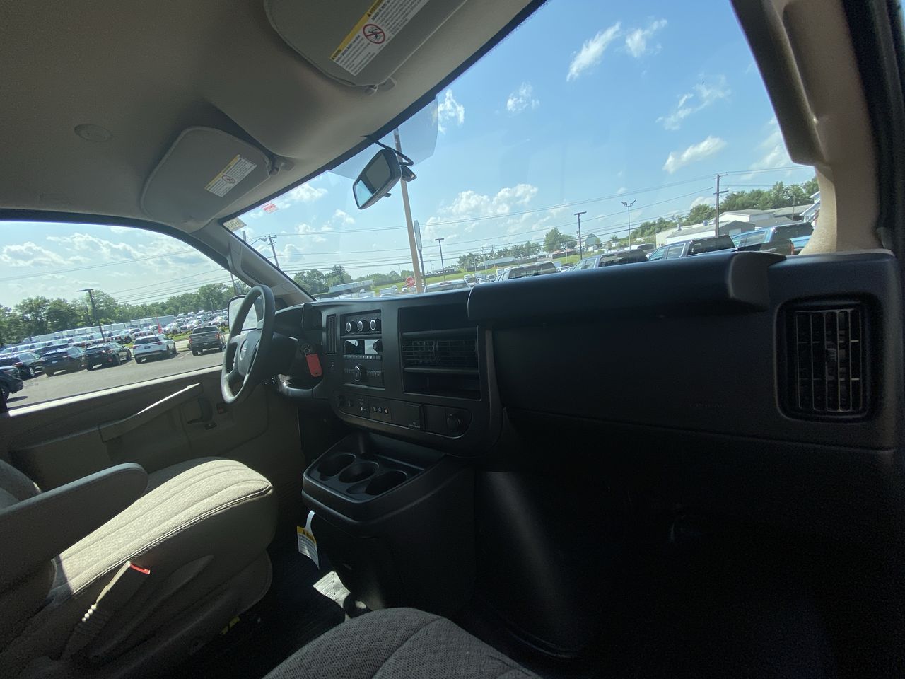 2025 GMC Savana Cargo Work Van - Photo 95