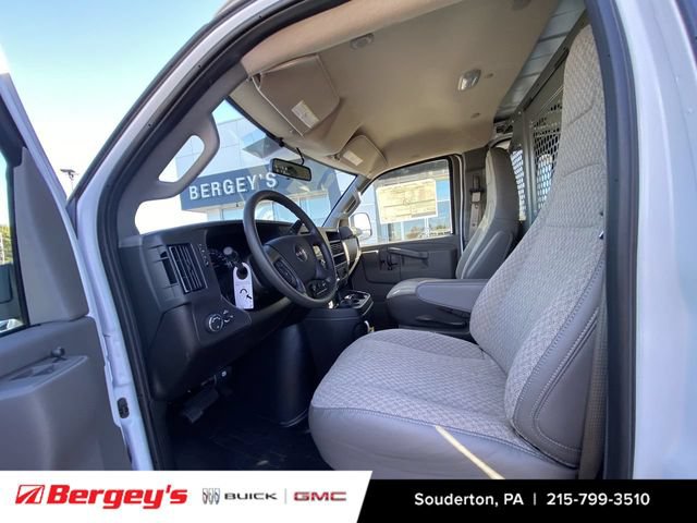 2025 GMC Savana Cargo Work Van - Photo 21