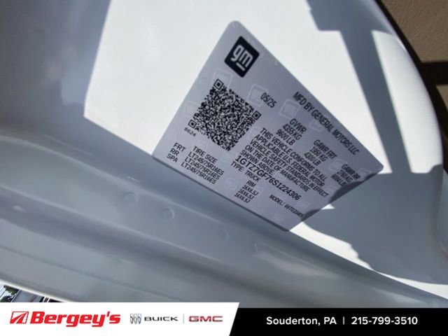 2025 GMC Savana Cargo Work Van - Photo 37
