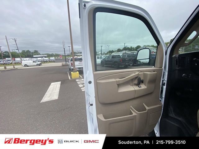 2025 GMC Savana Cargo Work Van - Photo 22