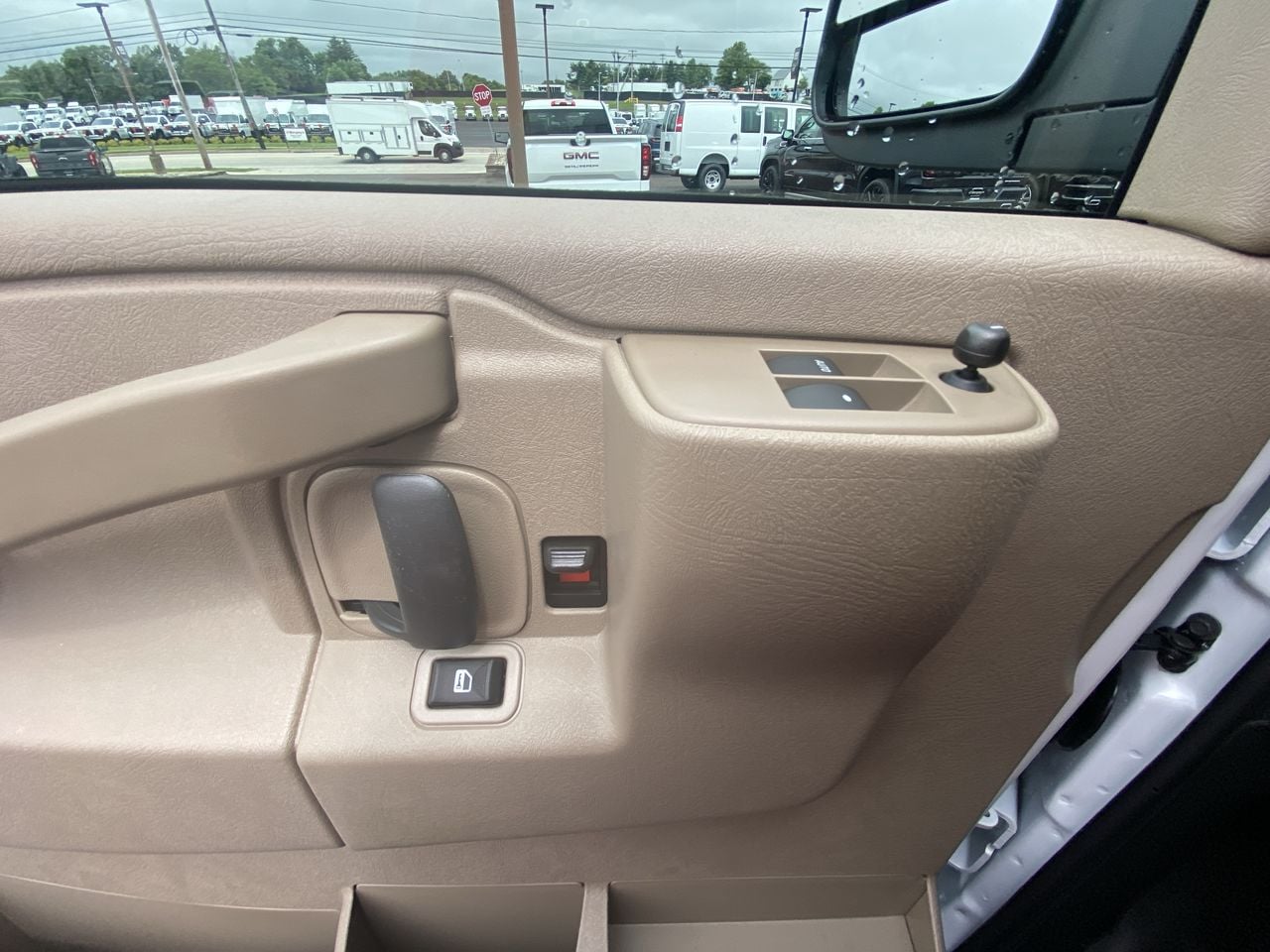 2025 GMC Savana Cargo Work Van - Photo 84