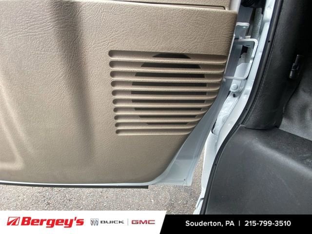 2025 GMC Savana Cargo Work Van - Photo 24