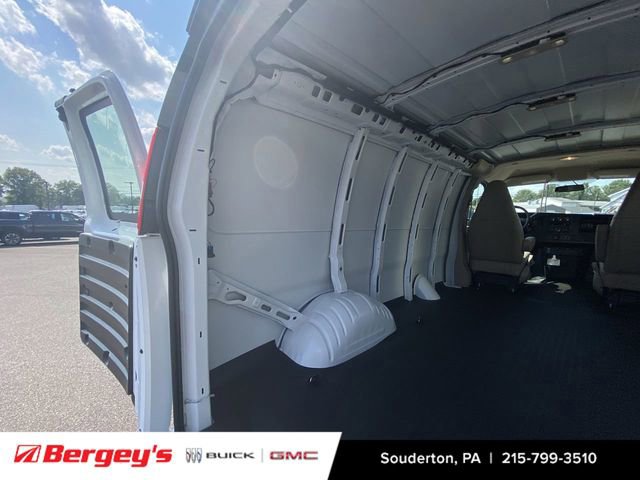 2025 GMC Savana Cargo Work Van - Photo 28