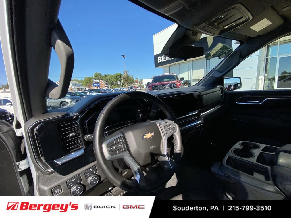 2023 Chevrolet Silverado 1500 LT - Photo 12