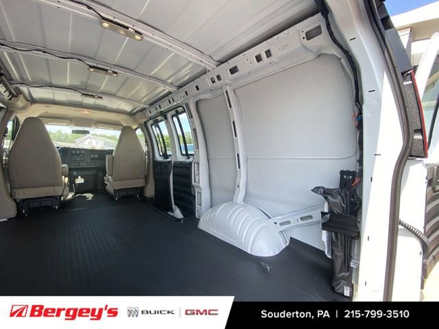 2025 GMC Savana Cargo Work Van - Photo 30