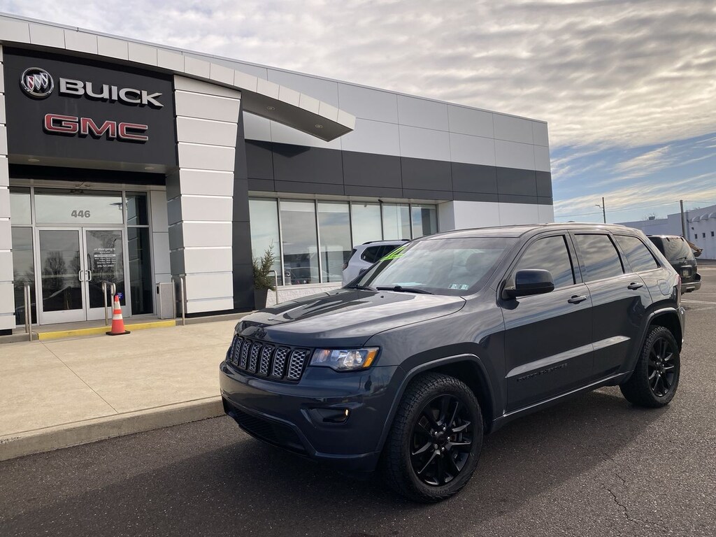 Used 2017 Jeep Grand Cherokee Altitude