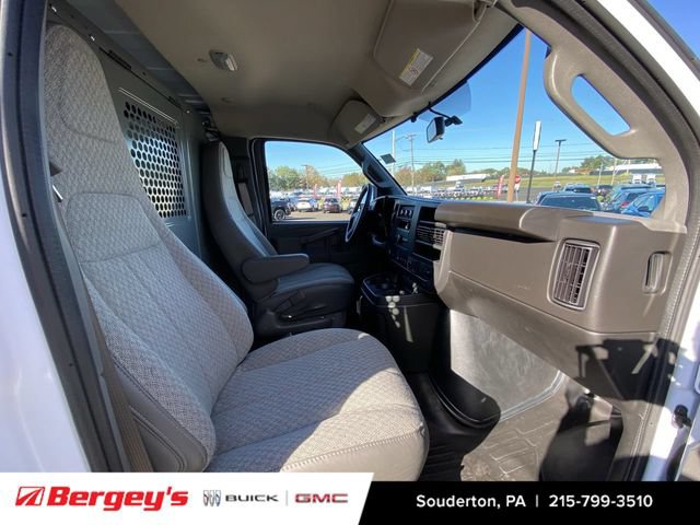 2025 GMC Savana Cargo Work Van - Photo 30