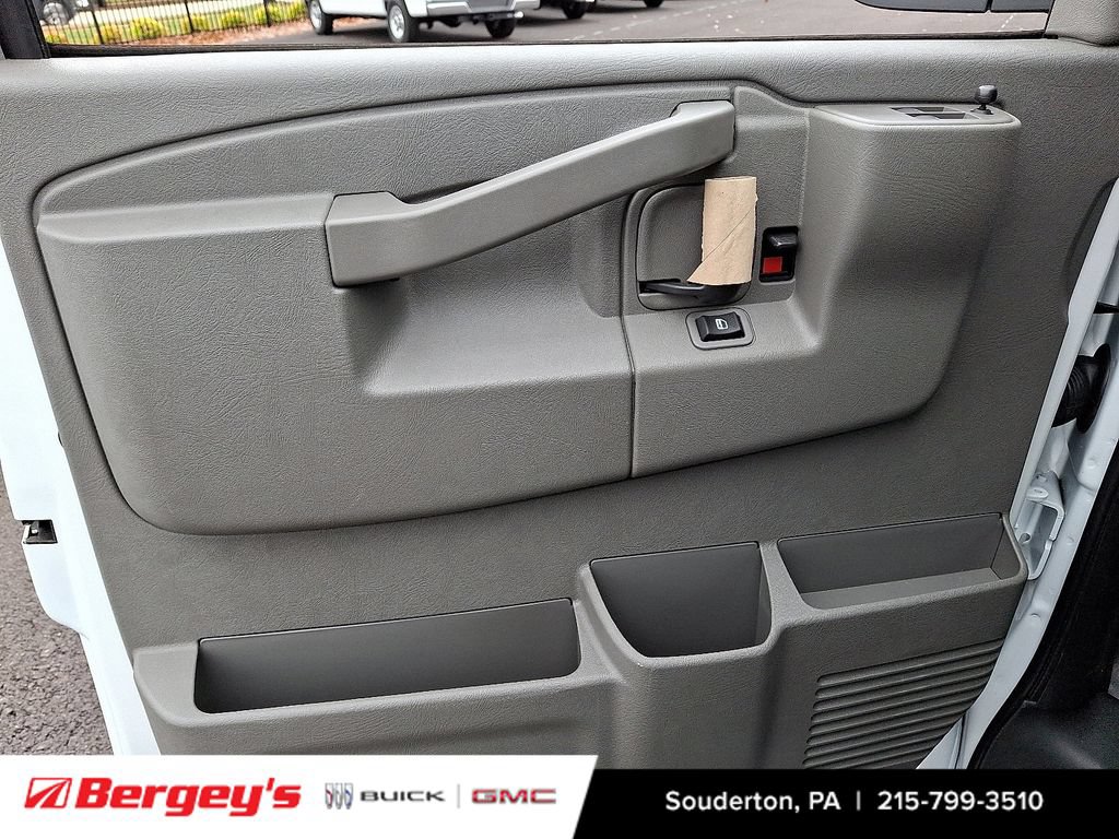 2025 GMC Savana Cargo Work Van - Photo 10