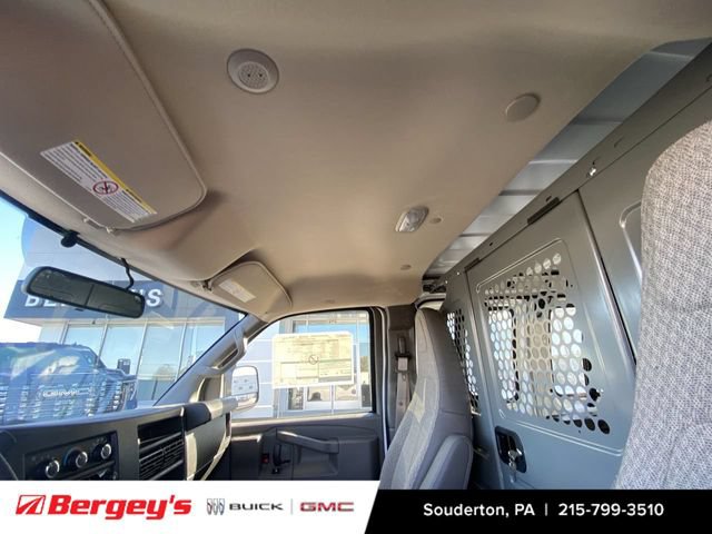 2025 GMC Savana Cargo Work Van - Photo 20