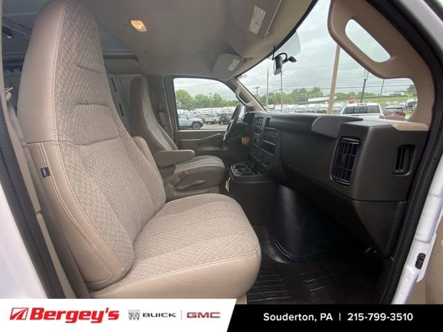 2025 GMC Savana Cargo Work Van - Photo 28