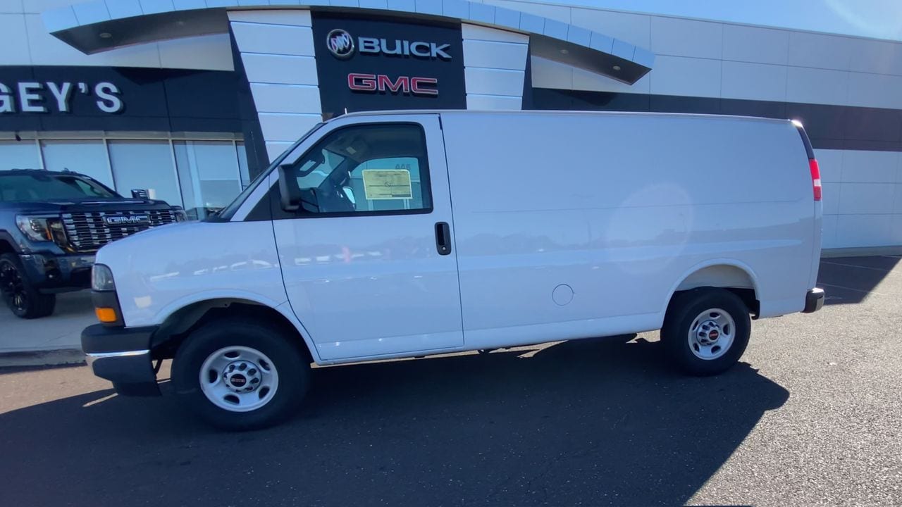 2025 GMC Savana Cargo Work Van - Photo 74
