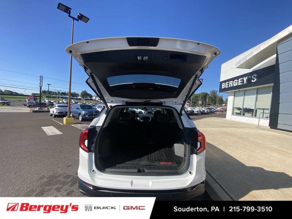 2023 GMC Terrain SLT - Photo 30