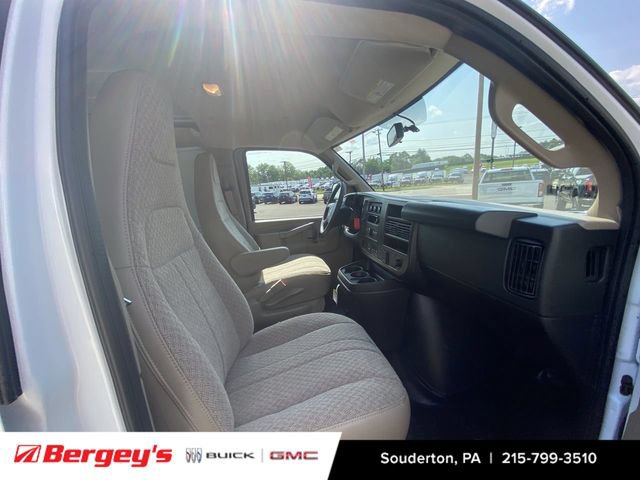 2025 GMC Savana Cargo Work Van - Photo 30