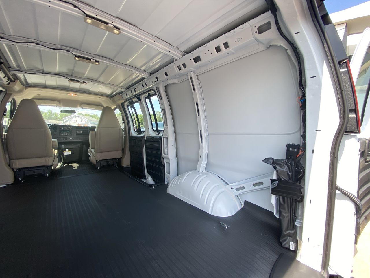2025 GMC Savana Cargo Work Van - Photo 93