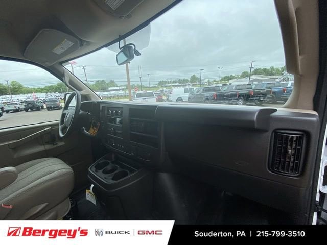 2025 GMC Savana Cargo Work Van - Photo 29