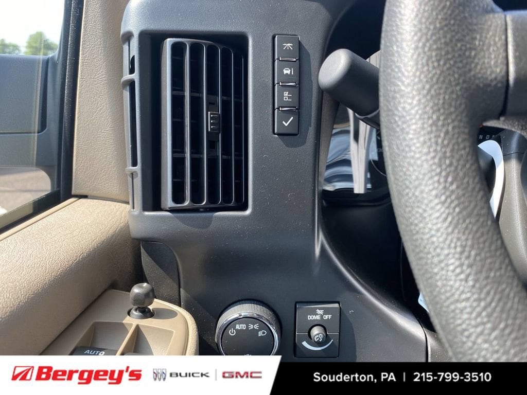 2025 GMC Savana Cargo Work Van - Photo 19