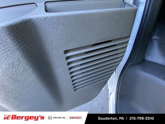 2025 GMC Savana Cargo Work Van - Photo 26