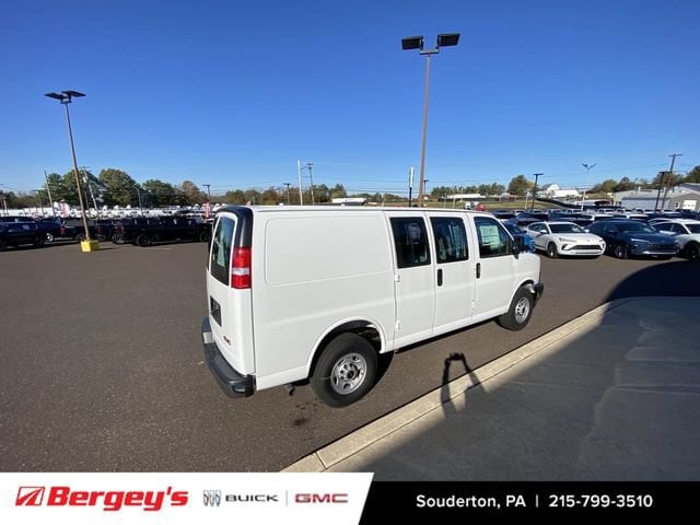 2025 GMC Savana Cargo Work Van - Photo 22