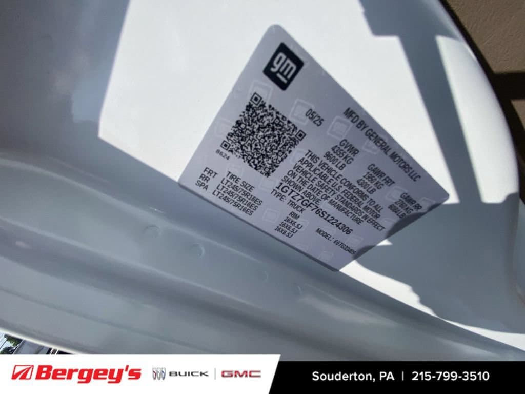 2025 GMC Savana Cargo Work Van - Photo 36
