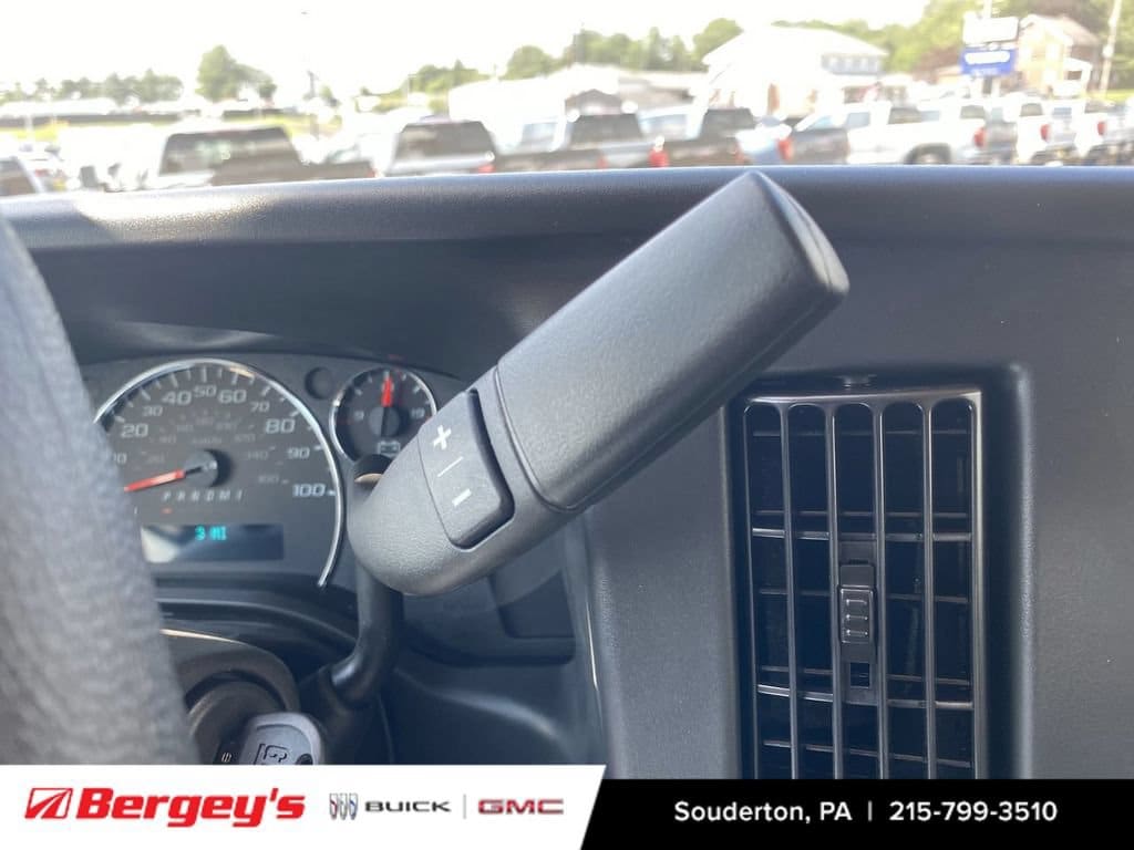 2025 GMC Savana Cargo Work Van - Photo 17