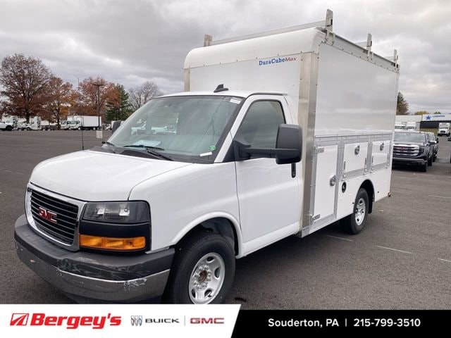 2025 GMC Savana LT's photo