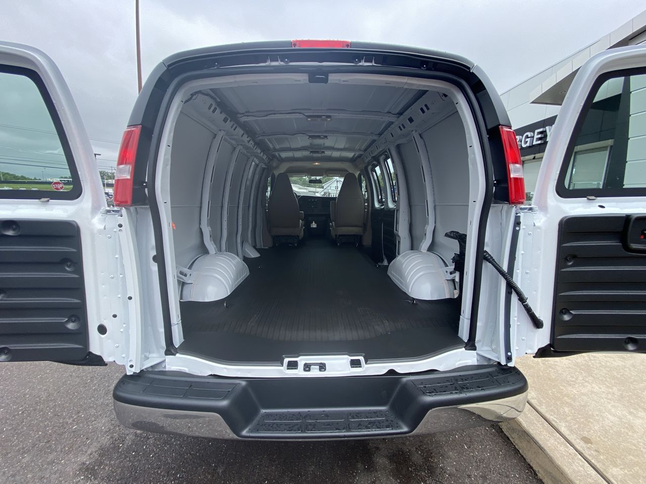 2025 GMC Savana Cargo Work Van - Photo 87