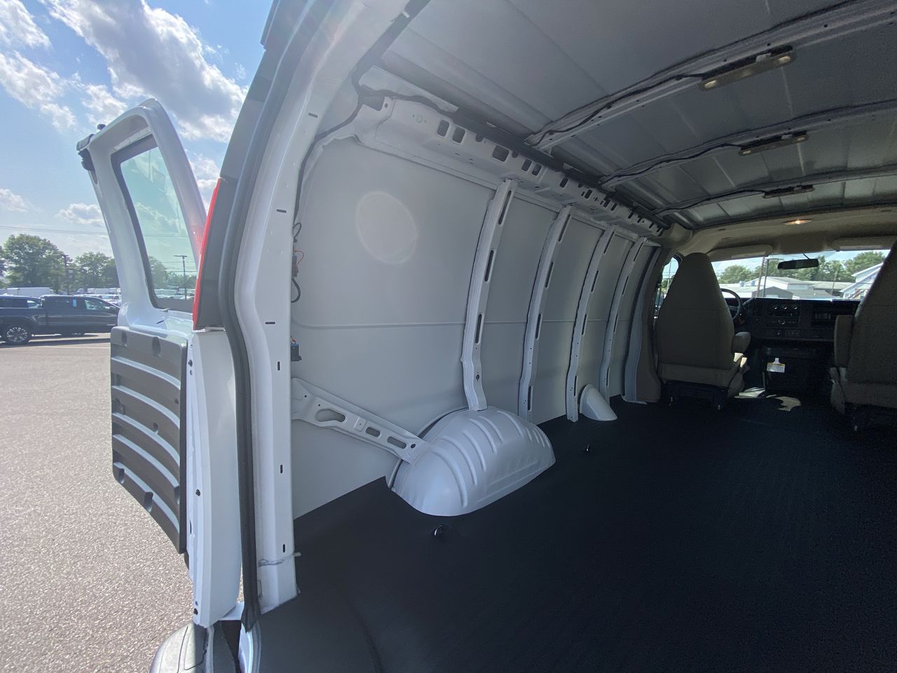 2025 GMC Savana Cargo Work Van - Photo 91
