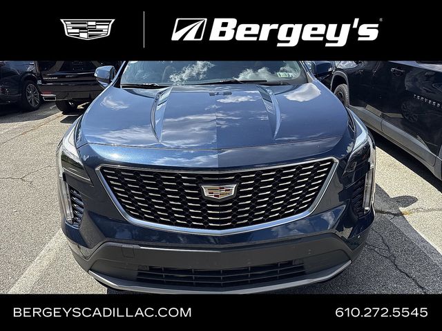 2022 Cadillac XT4 Premium Luxury photo 2