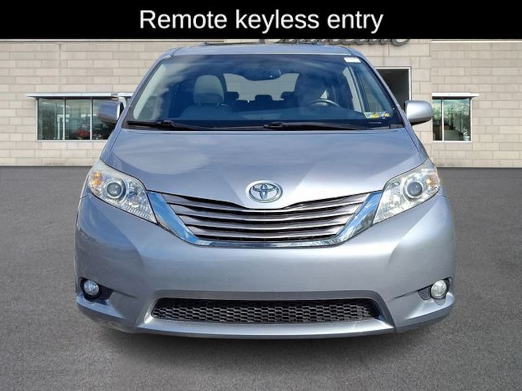 Used 2017 Toyota Sienna XLE Minivan/Van