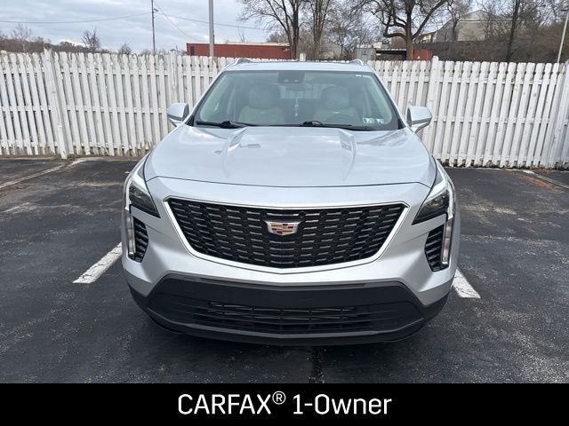 2022 Cadillac XT4 Luxury photo 2