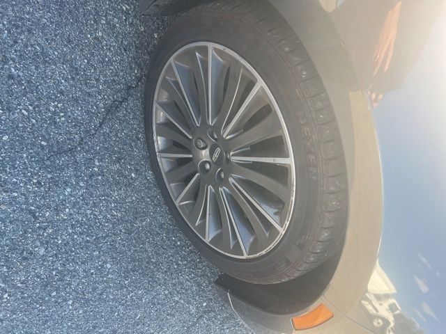 2015 Lincoln MKZ Base photo 3