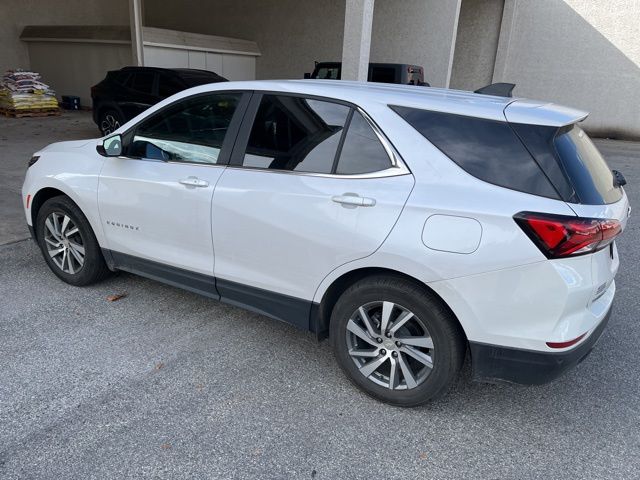 2022 Chevrolet Equinox LT photo 3