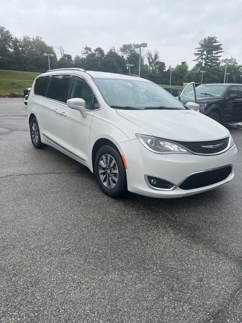 2020 Chrysler Pacifica Touring Plus photo 3