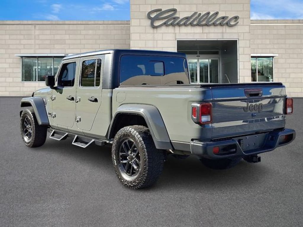 Used 2022 Jeep Gladiator Altitude Truck