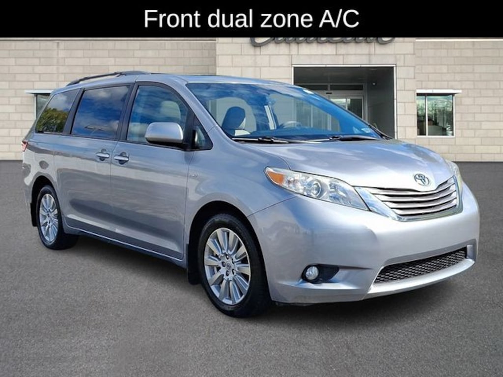 Used 2017 Toyota Sienna XLE Minivan/Van