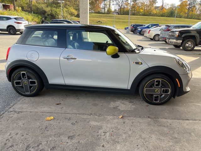 2021 Mini Cooper 2 Door Hardtop SE photo 2